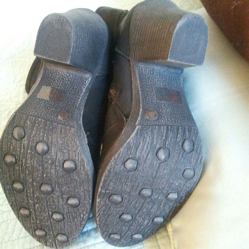 Boots - Picture 3 of 4